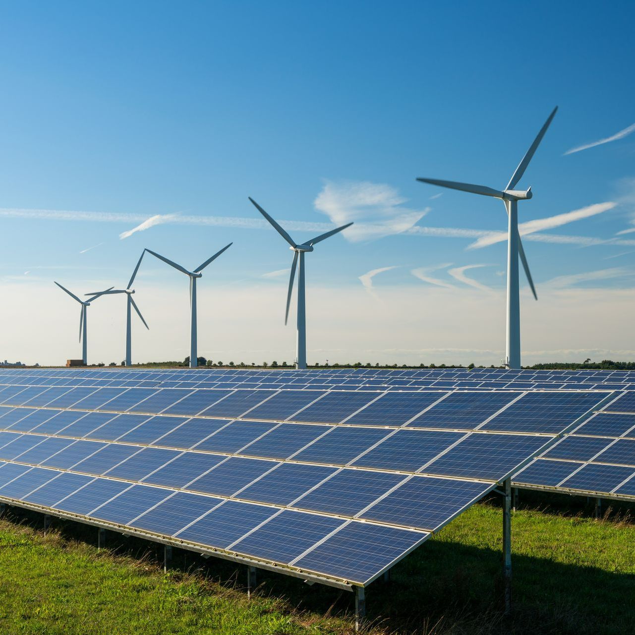 Éoliennes et panneaux photovoltaïques