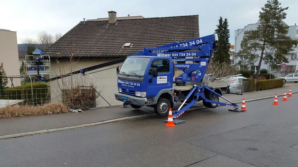Arbeitsbühne 22 Meter im Einsatz auch in die Tiefe
