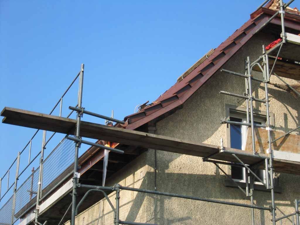 Ziegelleiste bekleidet Ortgangziegel