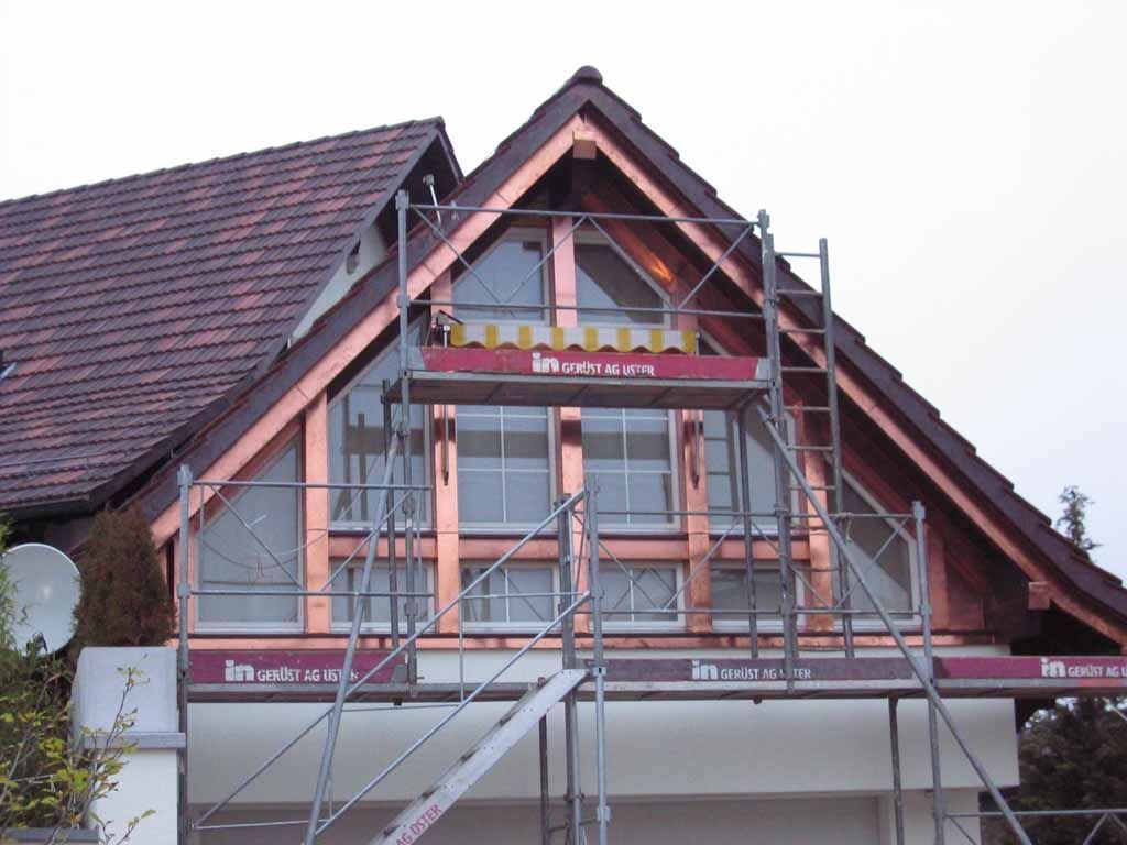 Holzkonstruktion von Gibelfenster mit Kupferblech bekleidet