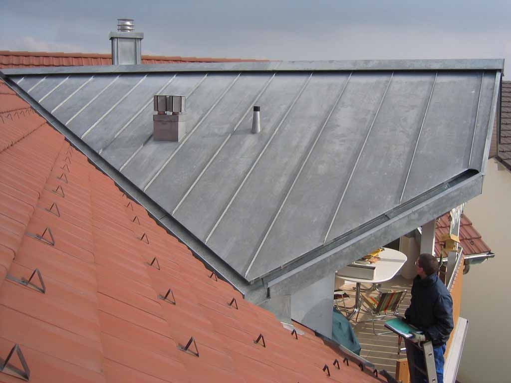 Dachbekleidung in Kupfer-Titanzink