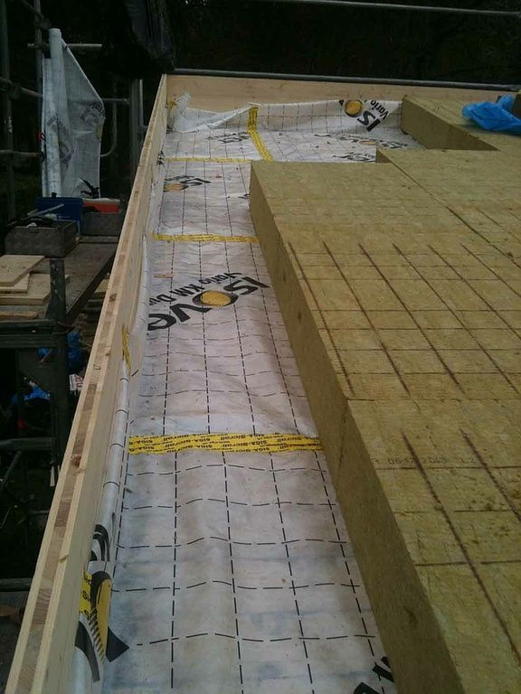 Neue Dampfbremse mit Isolation bei Pultdachsanierung