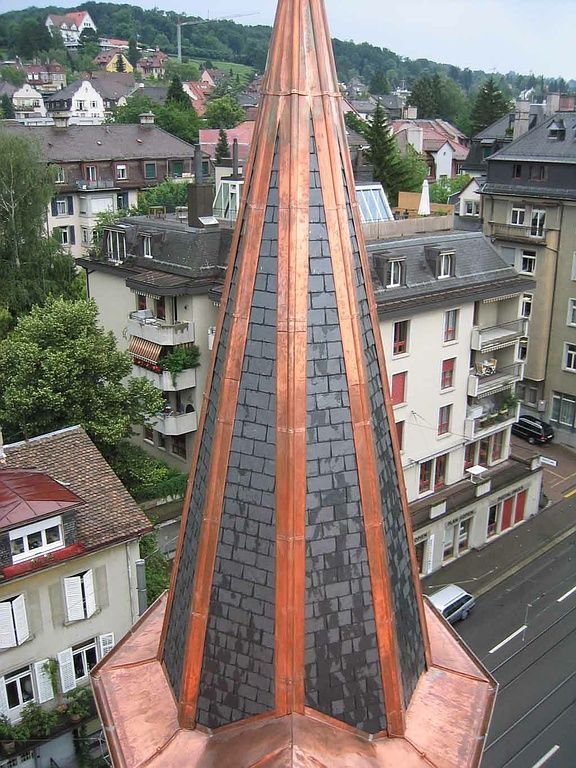Erkerturm restauriert,unter Denkmalschutz mit Naturschiefer eingedeckt
