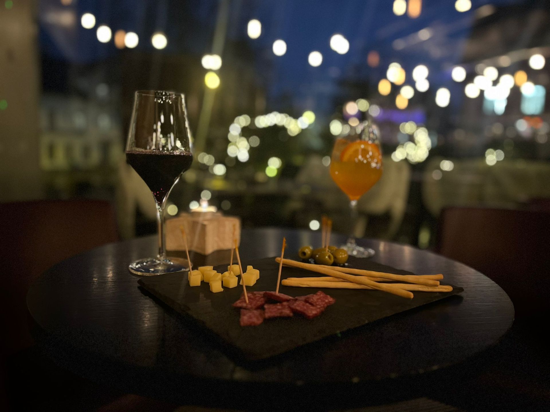 Eingang von der Viva Bar & Lounge