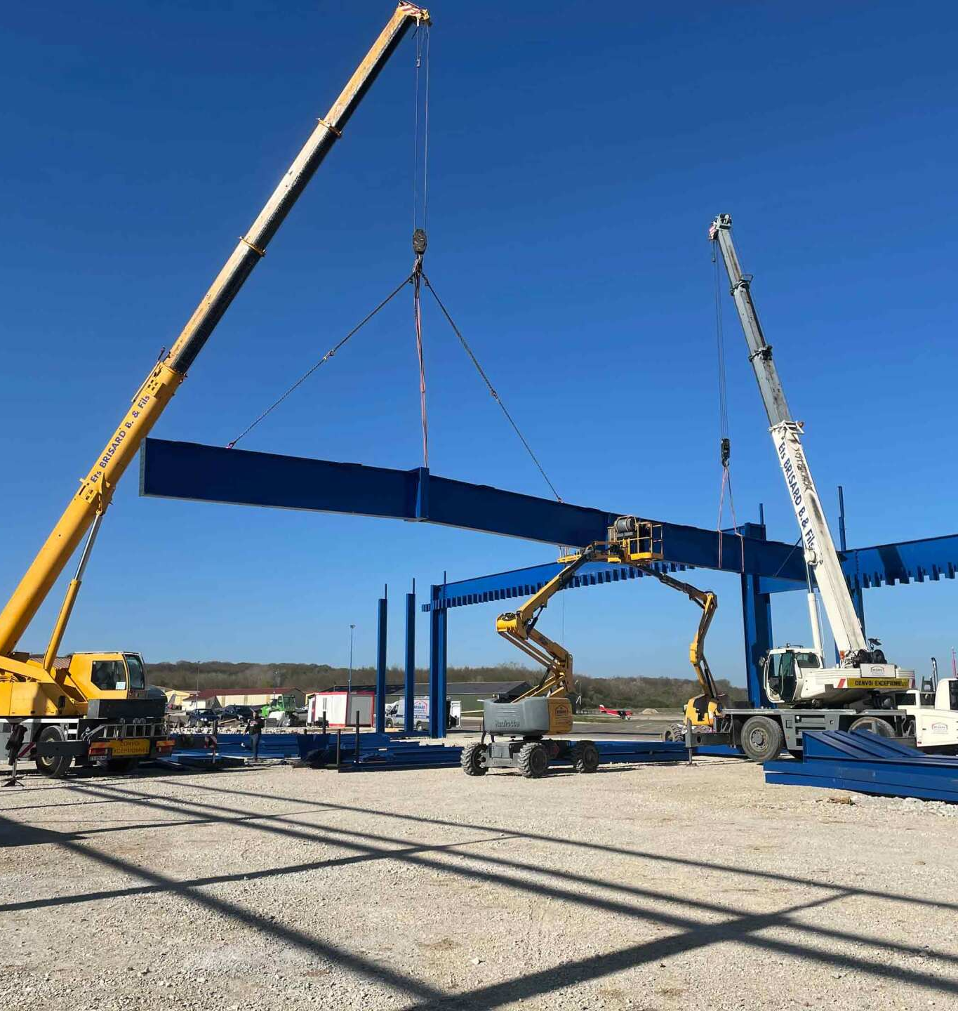 Chantier de construction de toiture métallique