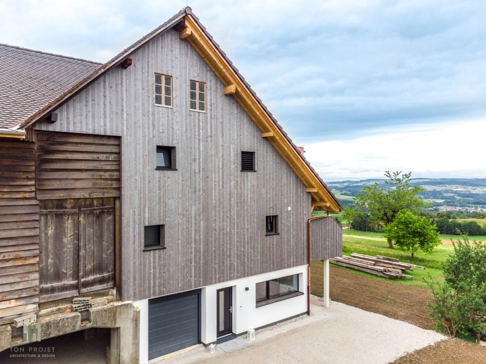 façade de maison en bois