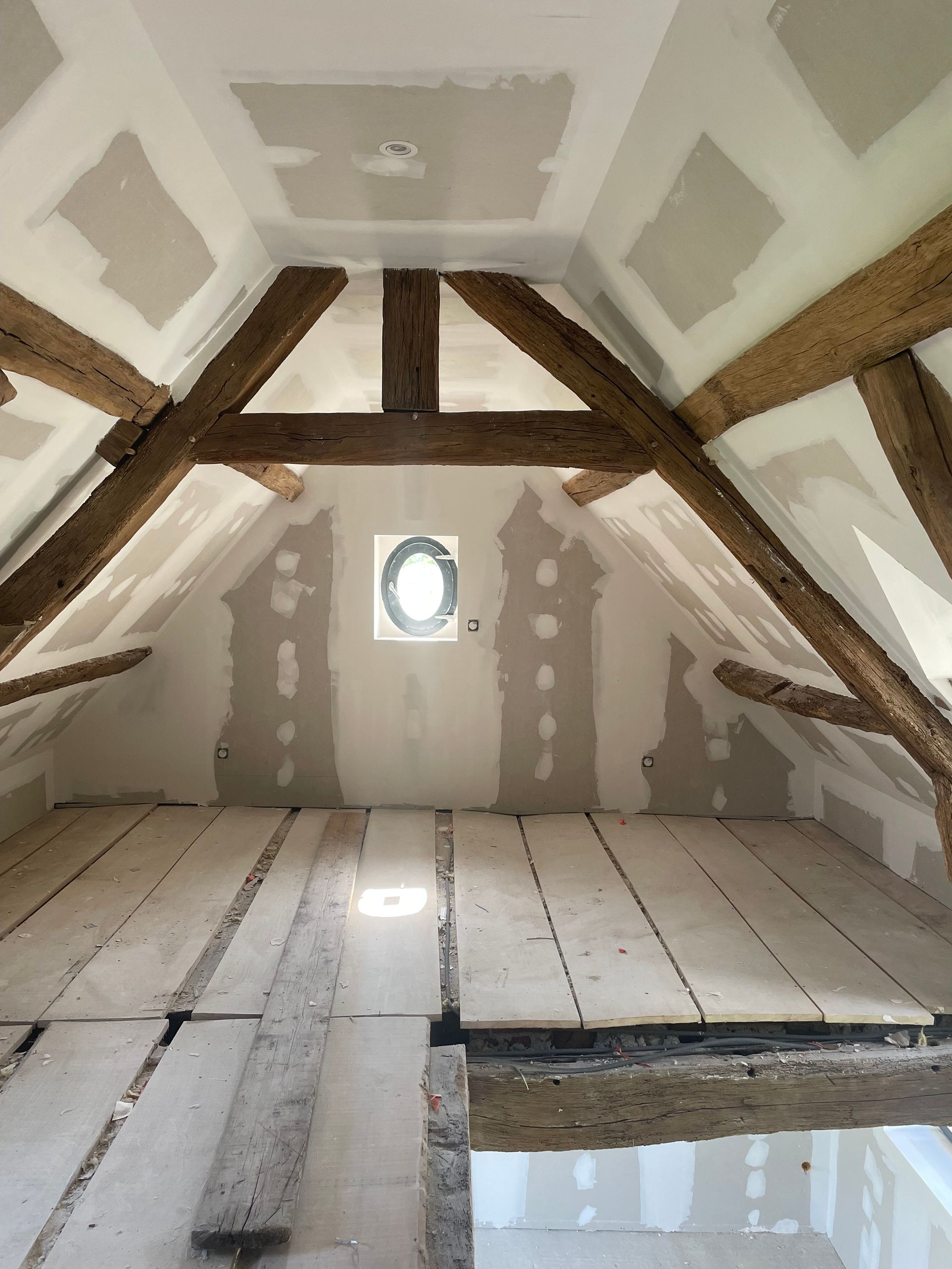 Isolation réalisée après la création d'une mezanine sous un toit