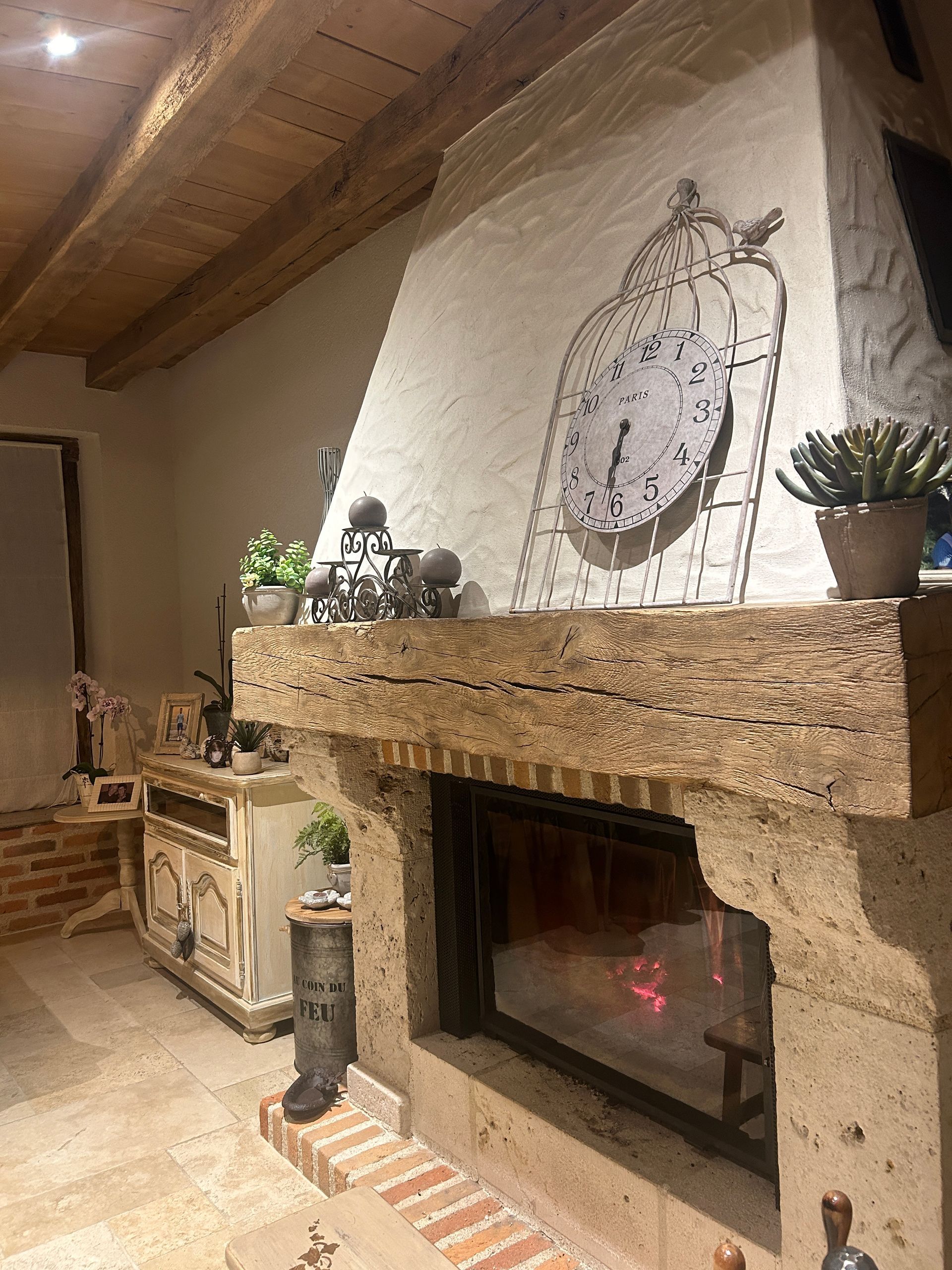 Plâtre sur une cheminée