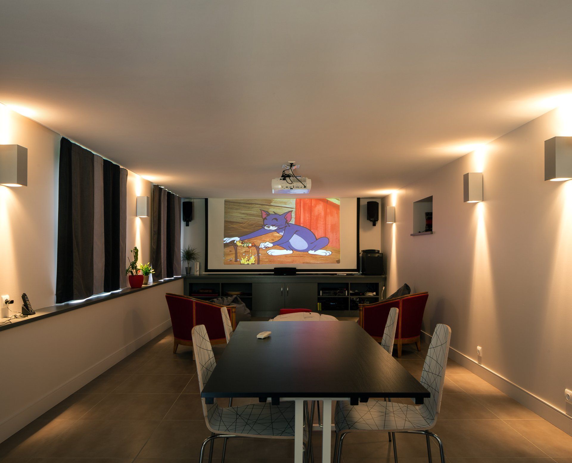 Salon moderne avec éclairage