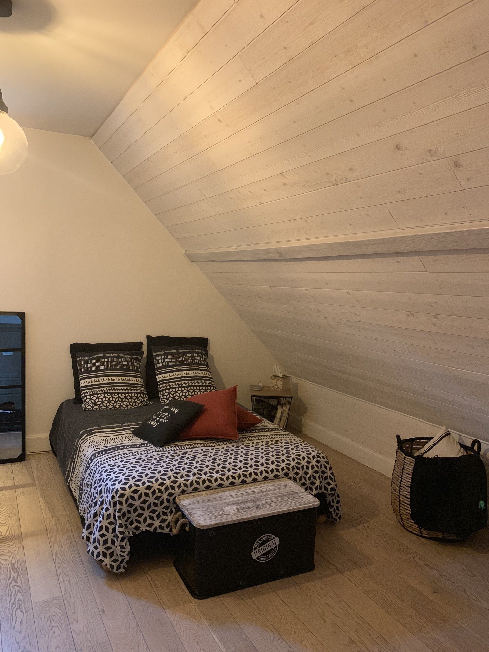 Chambre sous un toît