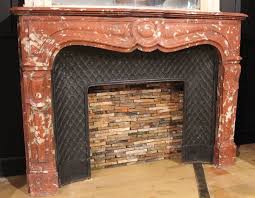 Cheminée ancienne en marbre rouge