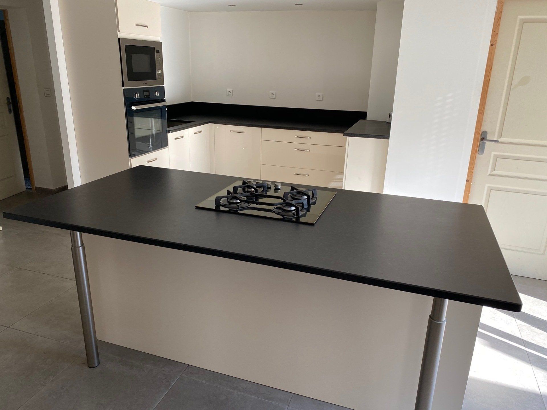 Plan de cuisine en granit noir
