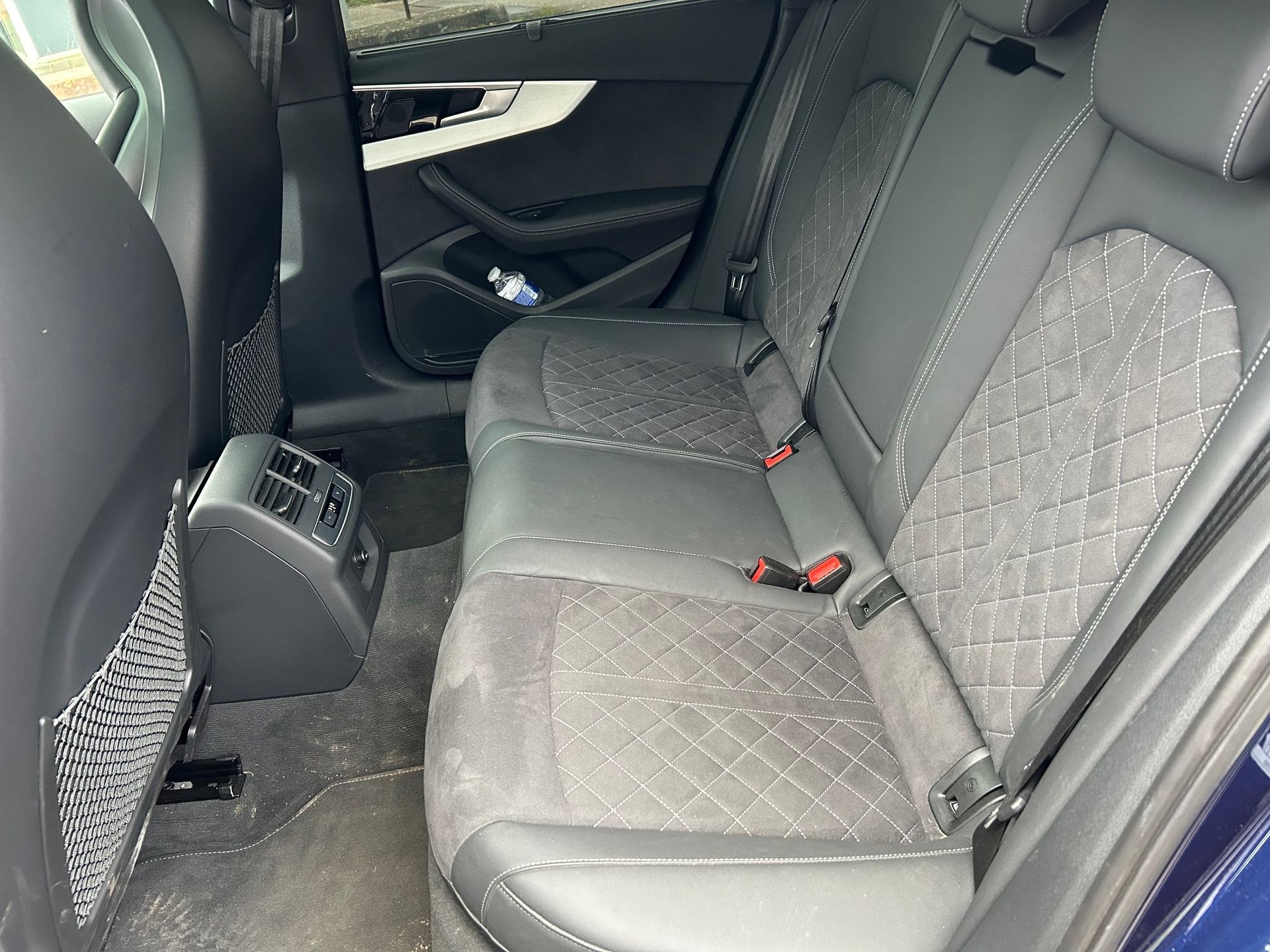 Véhicule avec un intérieur tout confort