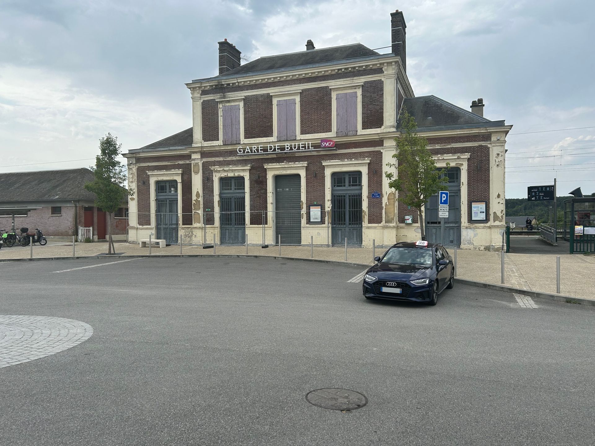 Gare SNCF Bueil