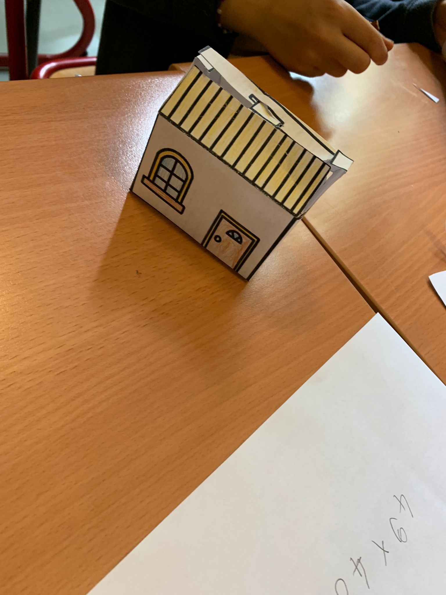 Maison en 3d en feuilles en papier