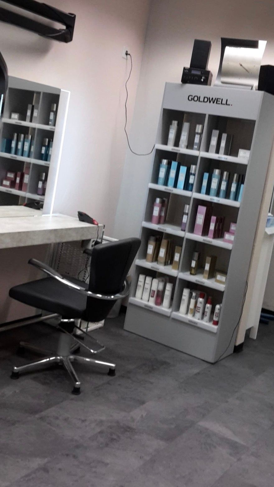 Coiffeursalon - Creative Hairstyle in Kaisten