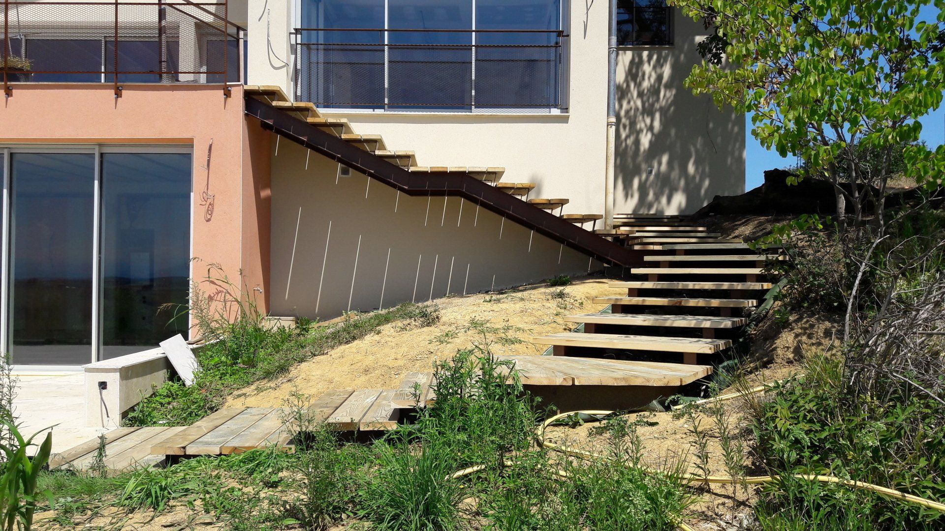 Cheminement extérieur et escalier