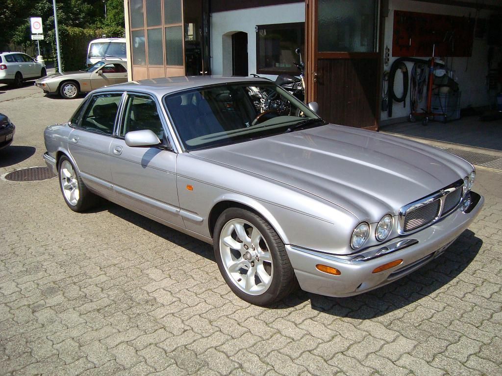 Jaguar XJR