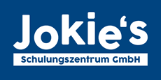 Logo für „Jokie’s Schulungszentrum GmbH“ in Weiß auf blauem Grund.