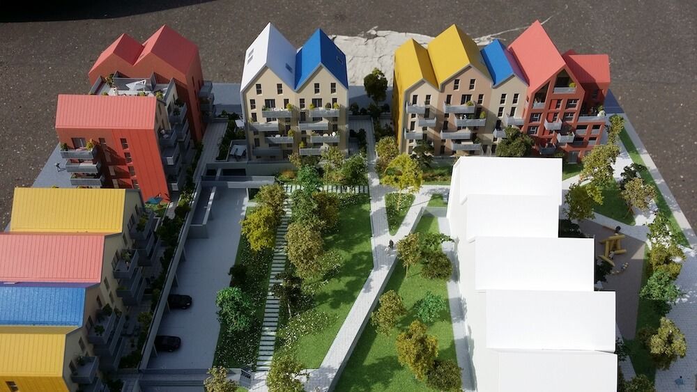 Réaménagement d'un quartier avec des maisons colorées