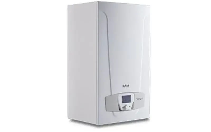 Caldera de gas mural de color blanco con display digital y panel de control.