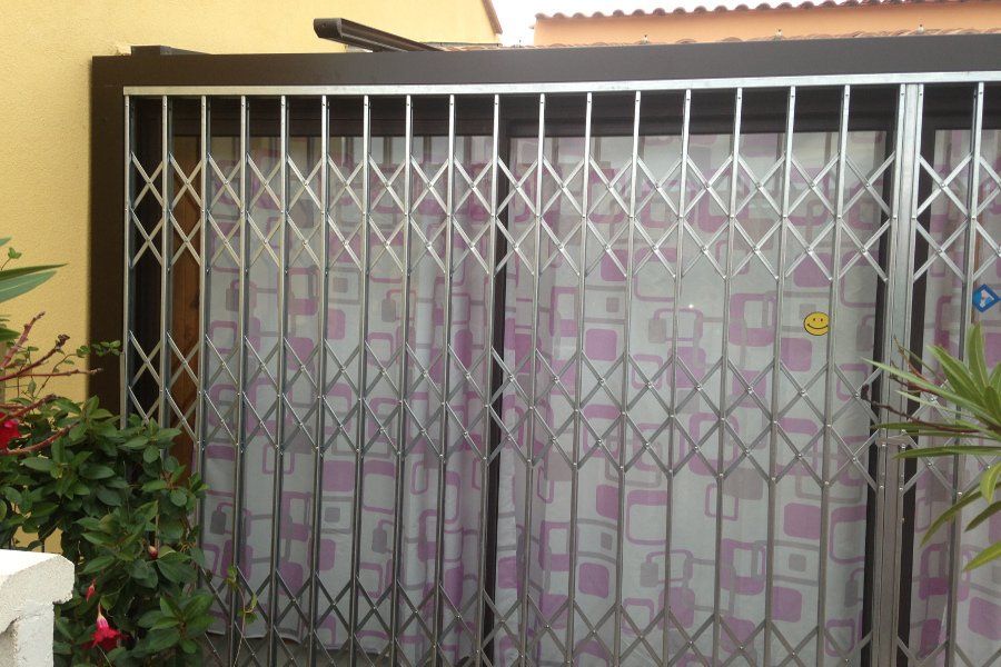Grille et rideaux métalliques