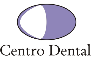 Logotipo de Centro Dental: un &oacute;valo horizontal de color p&uacute;rpura con una forma de media luna blanca a la izquierda