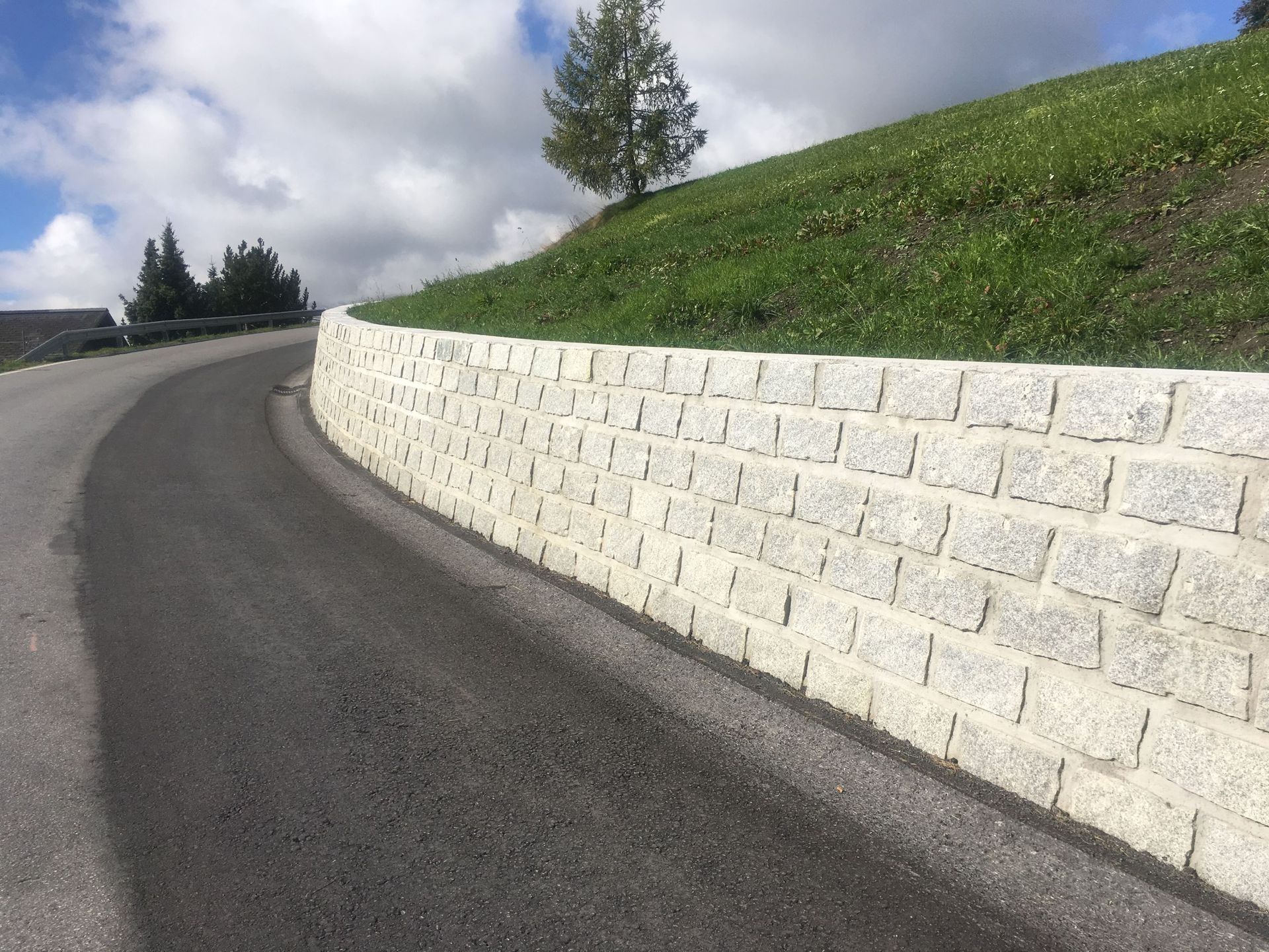 Natursteinmauer Morissen - Valaulta Berni AG - Rueun