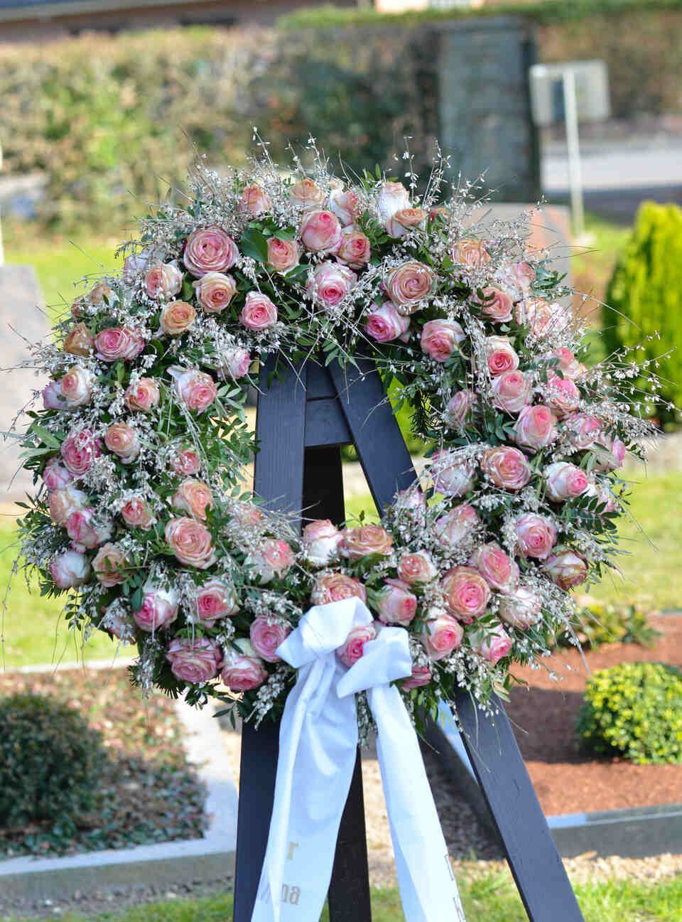 Trauerkranz von der Blumenhaus & Gartenbau Brühlmann AG