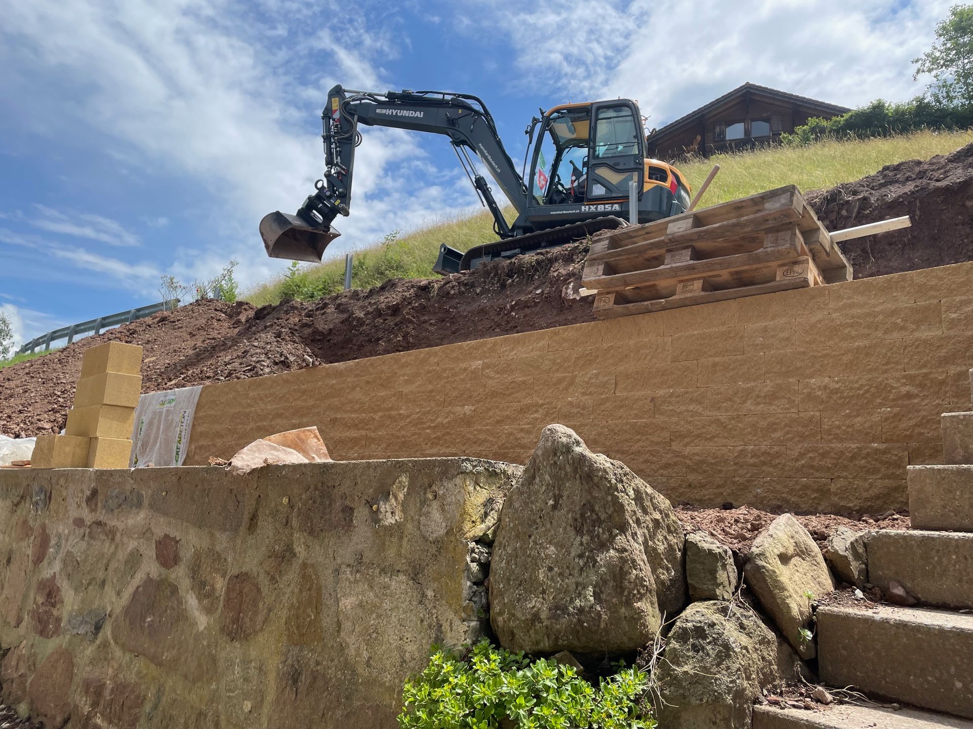 Gartenplatzgestaltung von der Blumenhaus & Gartenbau Brühlmann AG