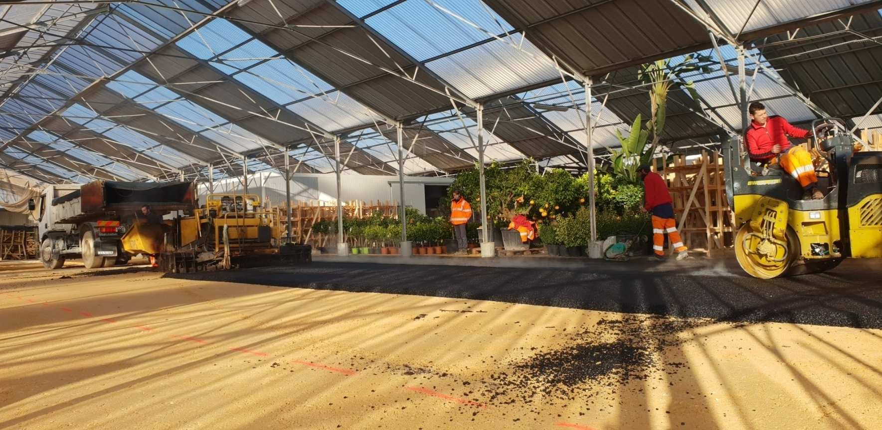 Aménagement d’une serre avec la pose d’enrobé noir