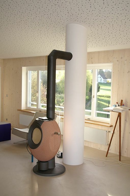 Säule und Akustikdecke mit Fries. Anspruchsvolle Gipserarbeiten