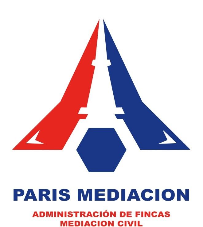 Logotipo de Paris Mediacion: una Torre Eiffel estilizada en azul y rojo dentro de un tri&aacute;ngulo sobre el texto de la empresa.