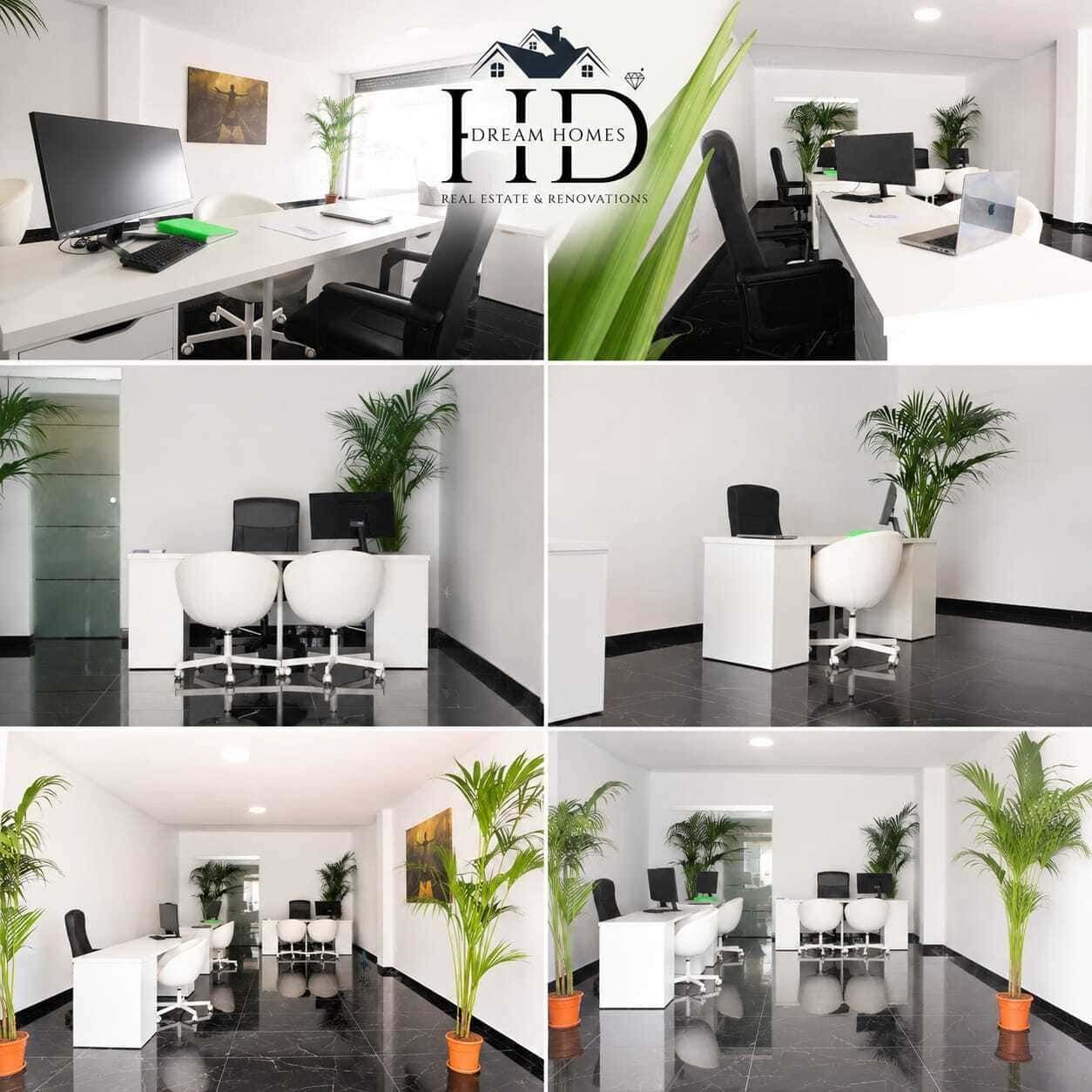 Interior de oficina moderno en color blanco con escritorios, sillas negras, plantas en macetas y suelos negros brillantes.
