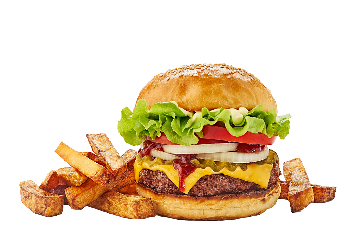 Un cheeseburger garni de laitue, de tomate et d'oignon, servi avec une portion de frites dorées sur fond blanc.
