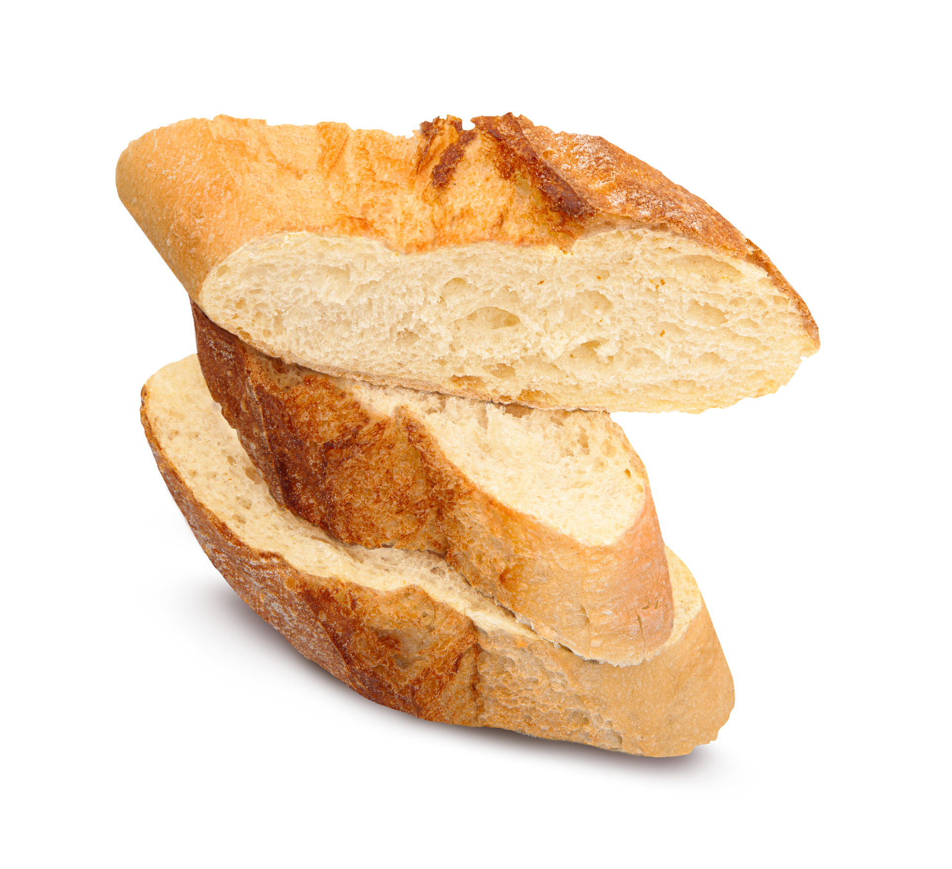 Une pile de trois tranches de baguette artisanale croustillante et dorée sur fond blanc.