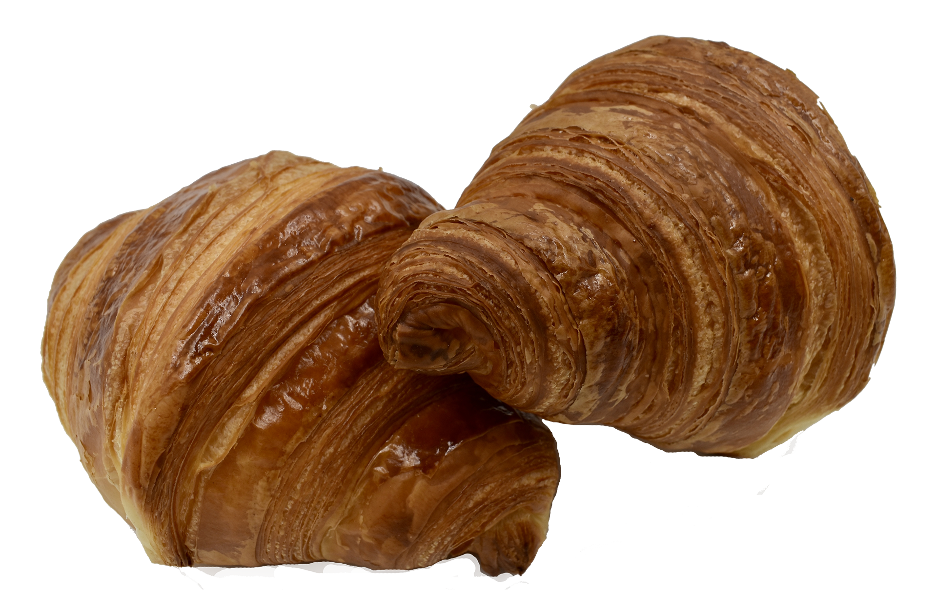 Deux croissants dorés et feuilletés, côte à côte sur un fond blanc.