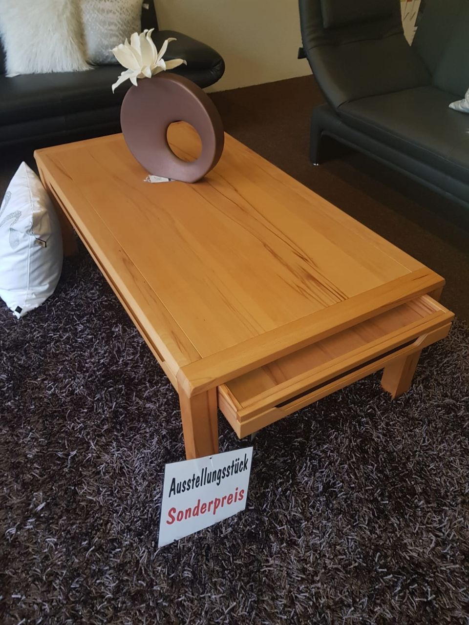 Couchtisch aus Holz mit Schublade