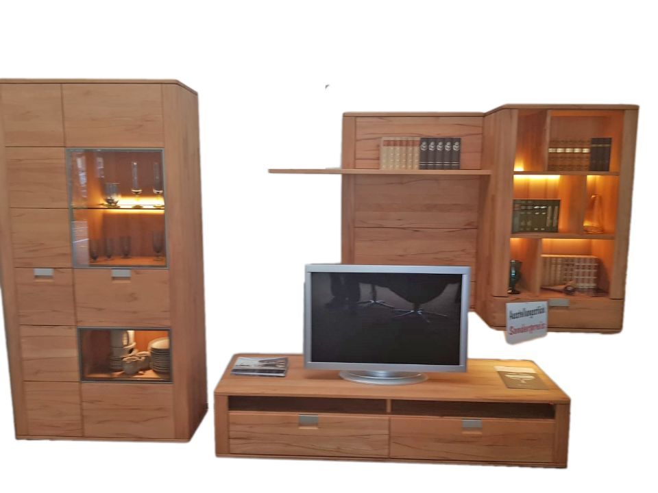 TV-Konsole mit passendem Schrank aus Holz