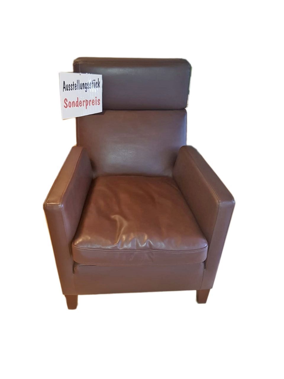 brauner Sessel aus Leder