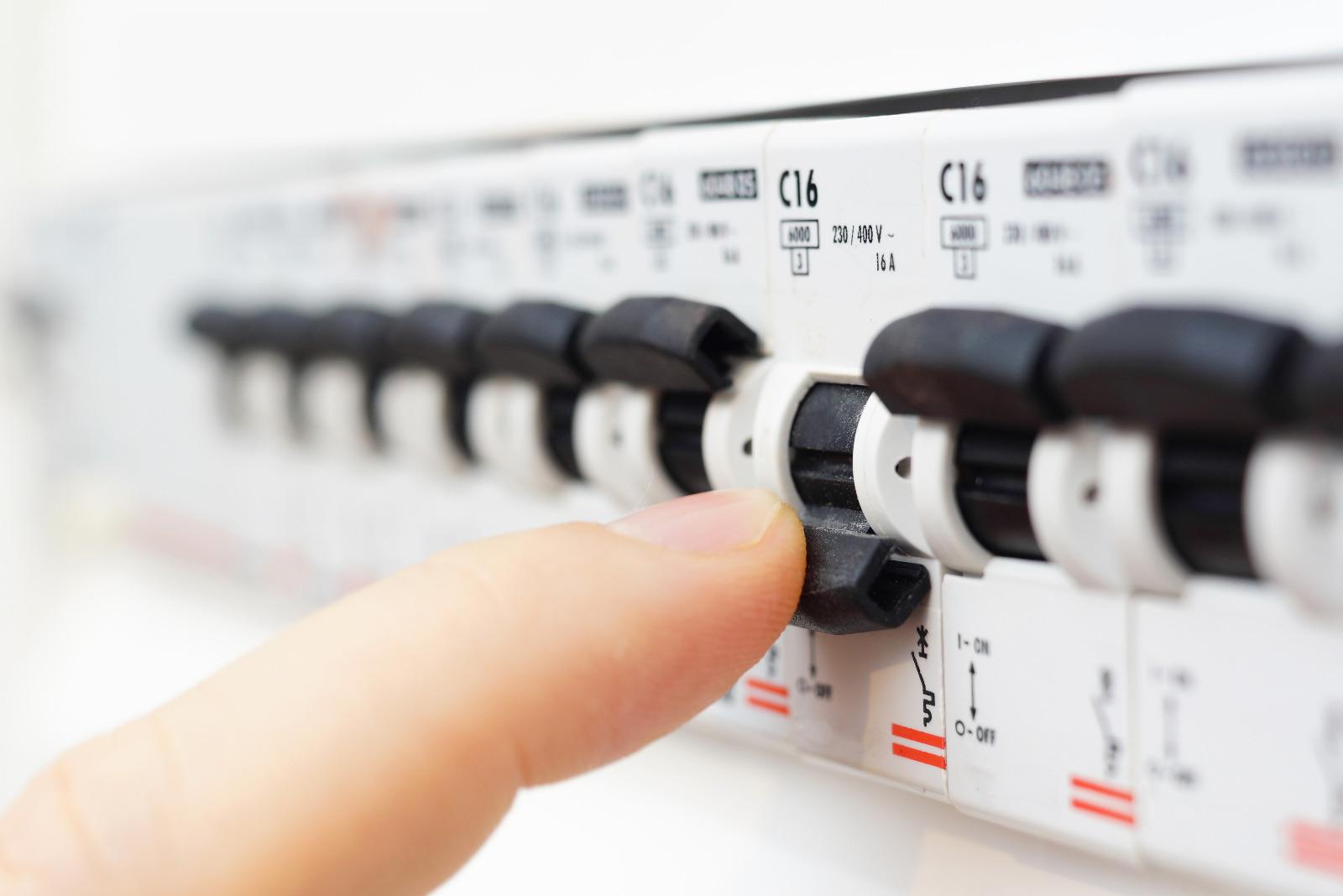 Travaux d'électricité pour les professionnels