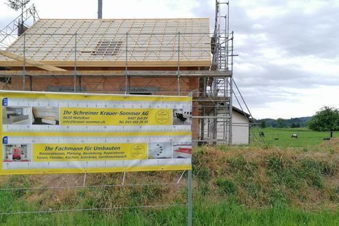 Ihr Schreiner Krauer-Sommer AG – Baugerüst an einem Haus