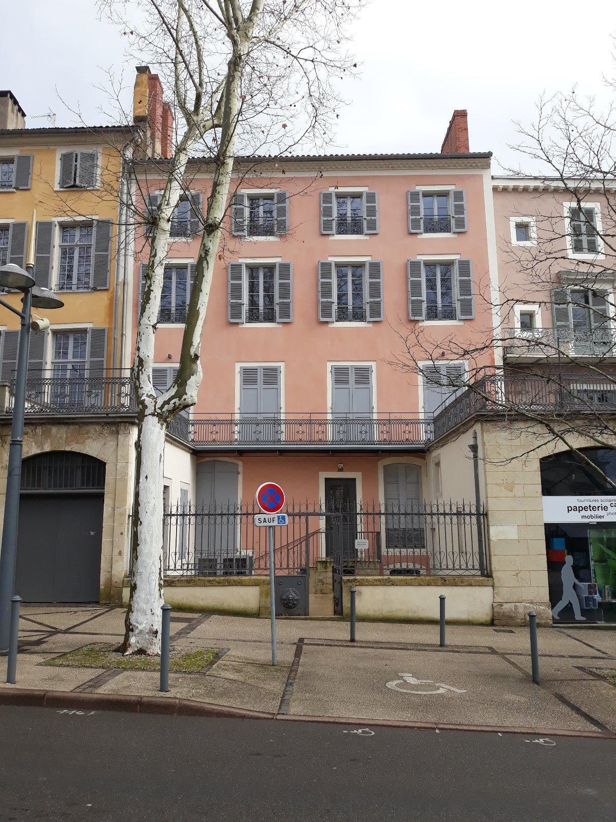 Menuiseries et réparations volets