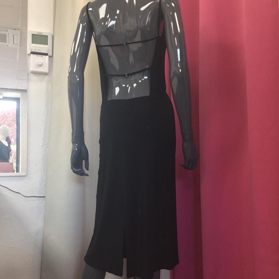  Robe noire longue avec dos transparent.