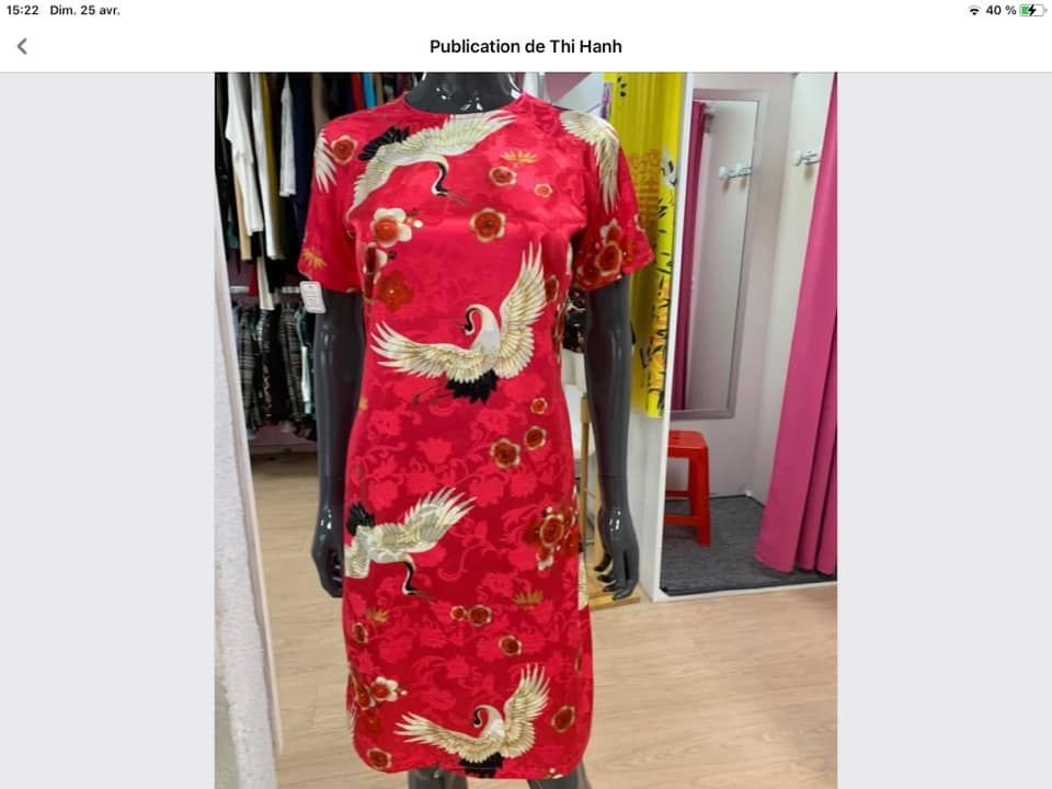 Robe noire classique et intemporelle.