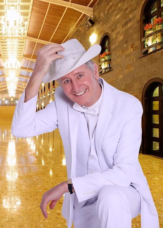  Costume blanc élégant trois pièces