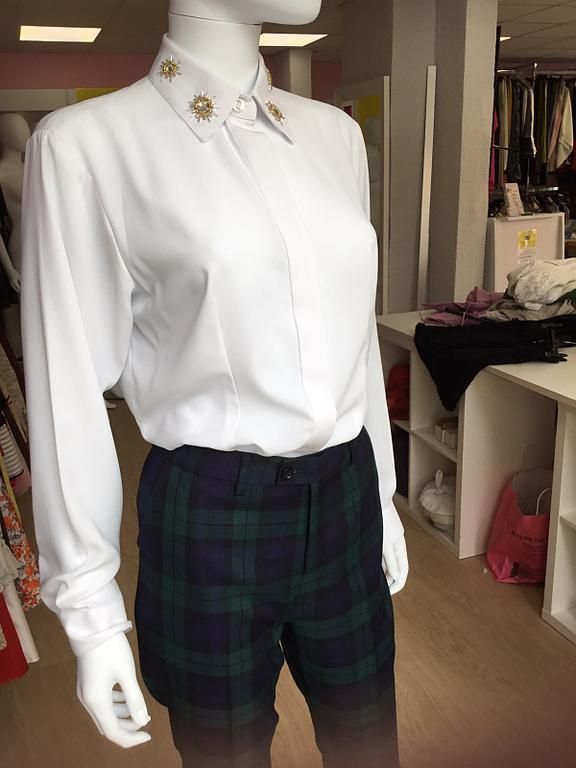  Tailleur gris et noir classique et chic