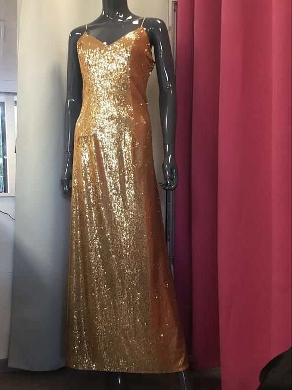 Robe dorée brillante pour soirée ou déjeuner chic