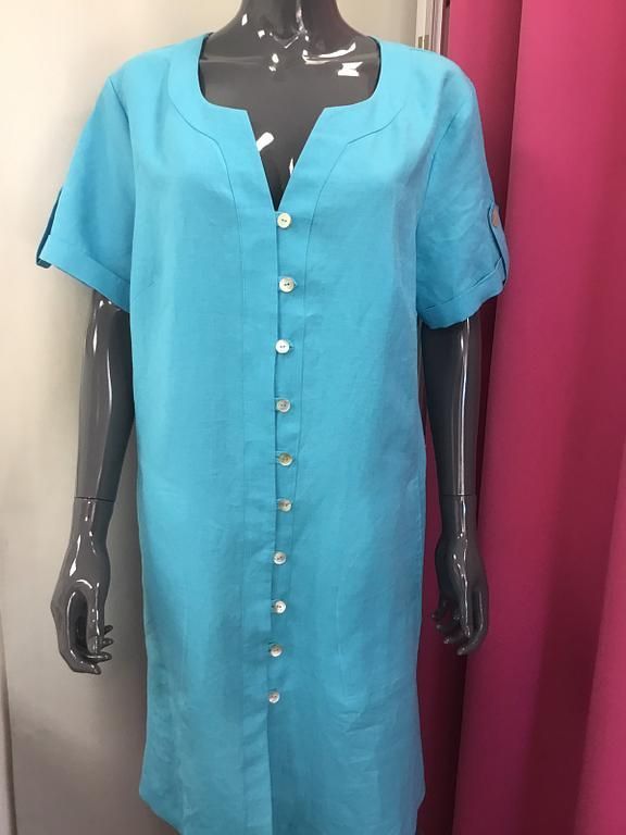 Robe bleue décontractée avec boutons