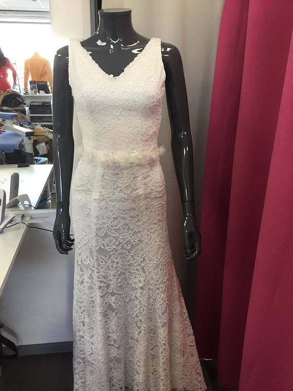 Robe longue en dentelle blanche 